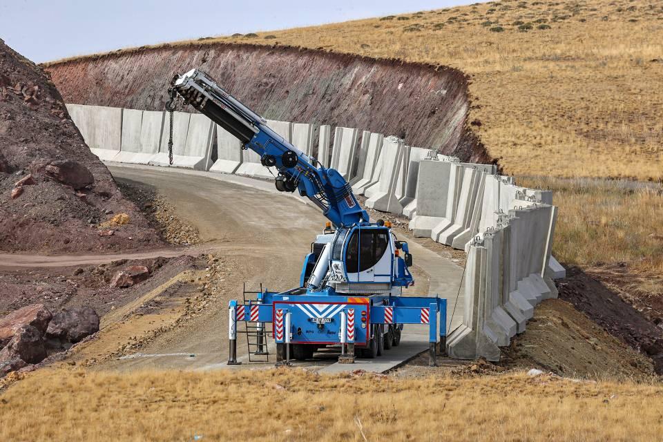 Kaçak göçe karşı İran sınırında 7/24 elektronik ve fiziki koruma