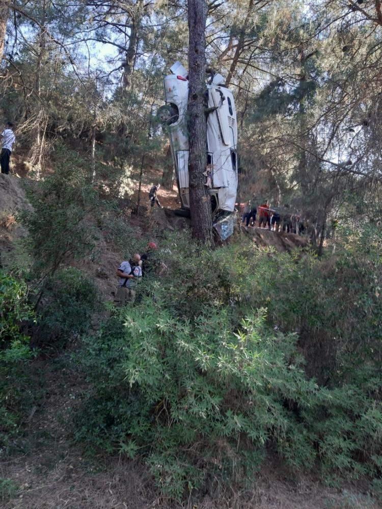 İzmir'de feci kaza: 6 ölü, 11 yaralı