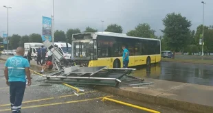 Kartal'da otobüs durağa daldı; 5 kişi yaralandı