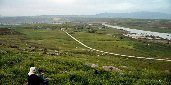 Kuraklık nedeniyle Fırat Nehrinin suları çekildi