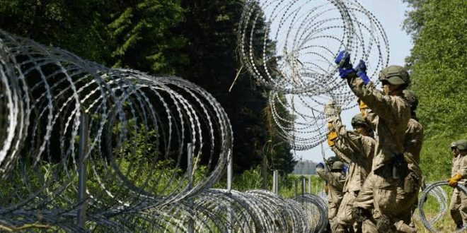 Polonya, Belarus sınırında 150 kilometre boyunca dikenli telden duvar örecek