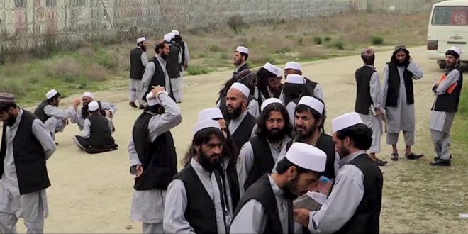 Taliban ilerliyor: Yüzlerce esir serbest [videolu]