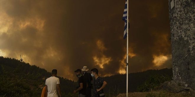 Yunanistan'da yangın söndürme uçağı düştü