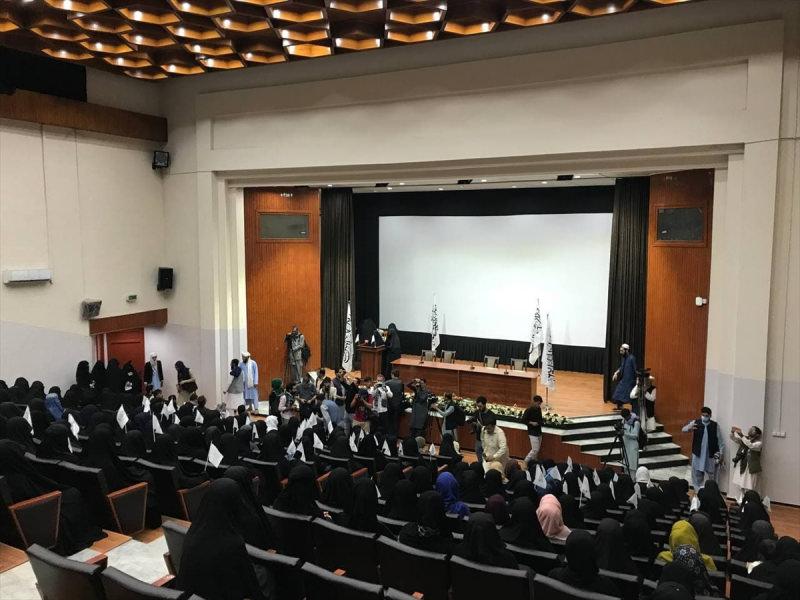 Kabil Üniversitesi'nde kadınlardan Taliban'a destek programı