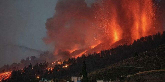 Kanarya Adalarında yanardağ patlaması sonucu binlerce insan tahliye edildi