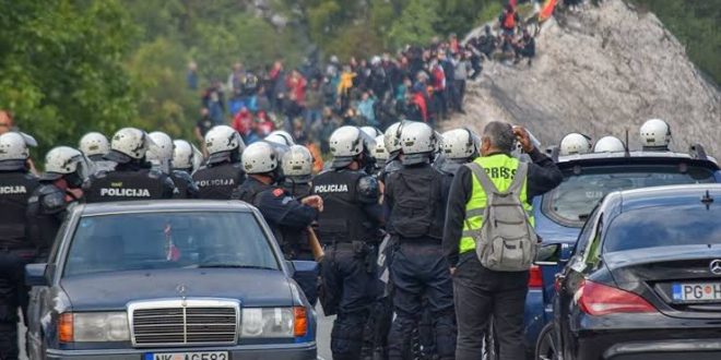 Karadağ'da 'taht' kavgası!