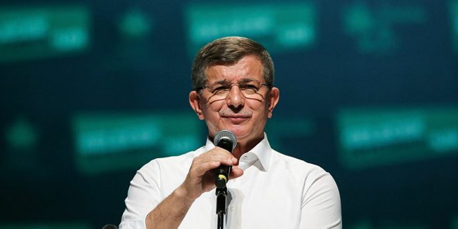 Ahmet Davutoğlu'nun bindiği asansör yere çakıldı