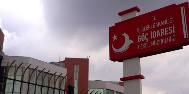 "Provokatif amaçlı muz yiyen Suriyeliler sınır dışı edilecek"