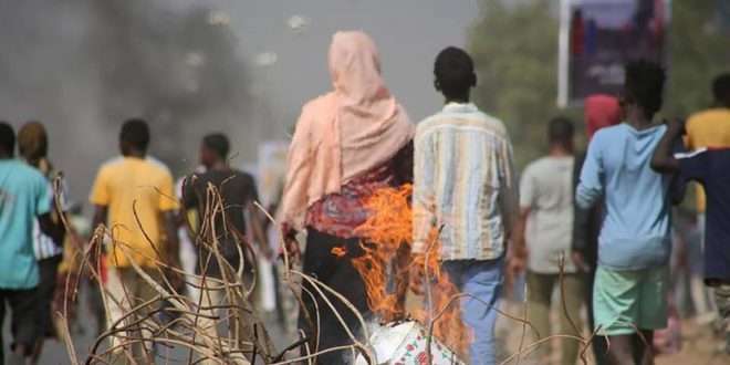 Sudan'da halk darbeye karşı sokaklarda, ölü ve yaralı sayısı artıyor!