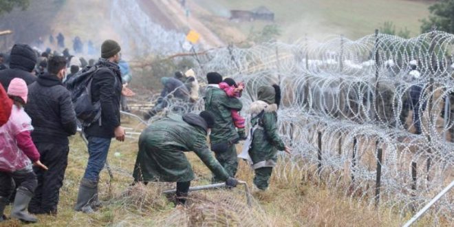 Polonya ve Belarus arasındaki sığınmacı krizi alevleniyor