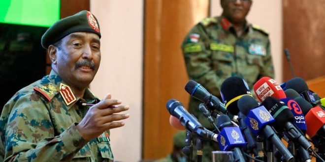 Sudan'da halk Abdulfettah el Burhan'ın Egemenlik Konseyi Başkanı olmasına tepkili