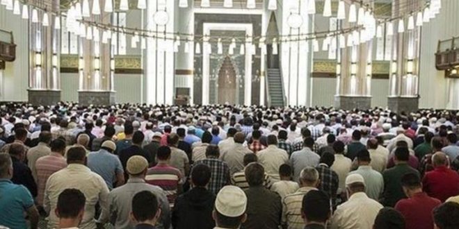 Diyanet: Namazlar normal saf düzeniyle kılınabilir