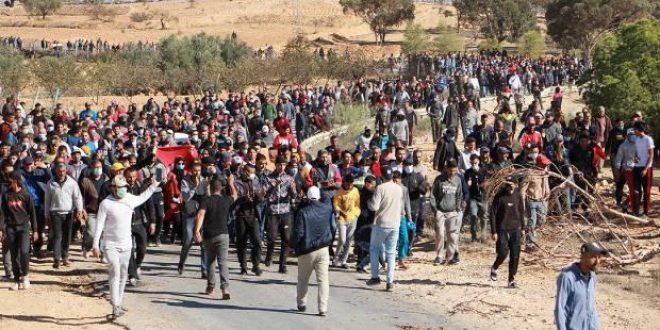 Tunus'ta protesto gösterileri yayılıyor