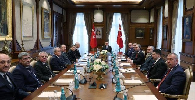 Cumhurbaşkanı Erdoğan Külliye'de Türk-İş heyetini kabul etti