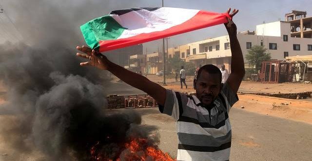 Sudan'da darbe protestoları devam ediyor: 4 ölü