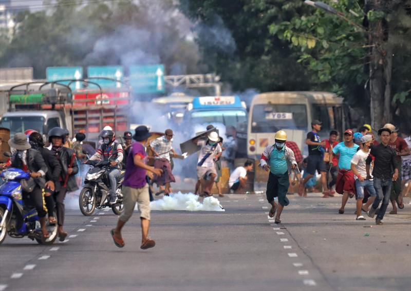 Myanmar'da darbeci yönetim iki aktiviste idam cezası verdi