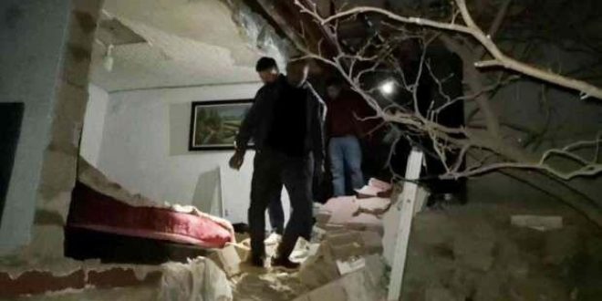 Aksaray'da şofben bomba gibi patladı, duvarları indirdi!