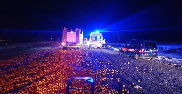 Denizli'de tır ile yolcu otobüsü çarpıştı: 1 ölü çok sayıda yaralı!