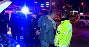 Dur ihtarına uymadı, aracı polislerin üzerine sürdü