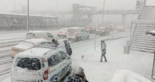 İstanbul'u kar fırtınası vurdu, kente girişler kapatıldı!