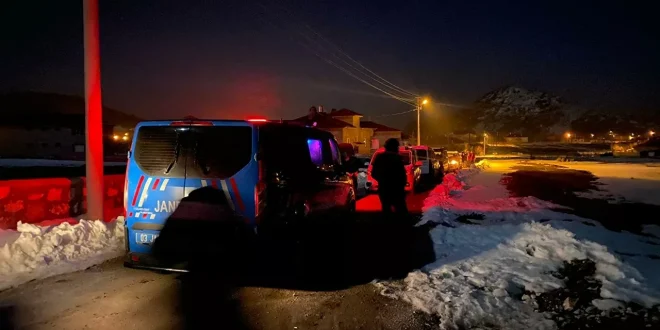 İntihar girişiminde bulunan genç kendini ve jandarmayı vurdu