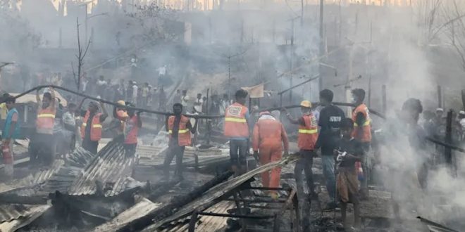 Bangladeş'teki Arakan kamplarında yangın: 2 bin kişi evsiz kaldı