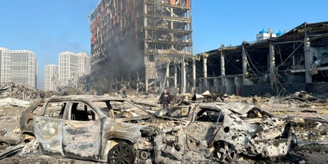 Rusya Kiev'de alışveriş merkezini bombaladı