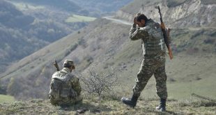 Karabağ'da Azerbaycan ile Ermenistan arasında çatışmalar devam ediyor