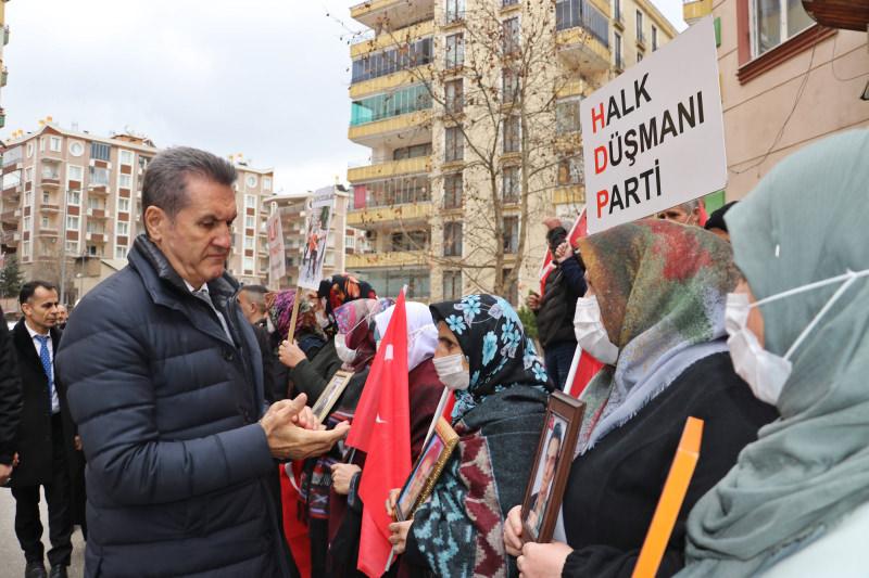 Mustafa Sarıgül'den Diyarbakır’da evlat nöbetindeki ailelere ziyaret!