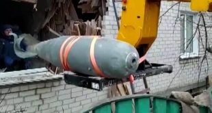 Çernihiv'de patlamayan Rus bombası binadan çıkarıldı