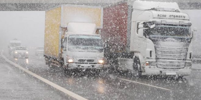 İstanbul'a tır ve kamyon girişleri durduruldu