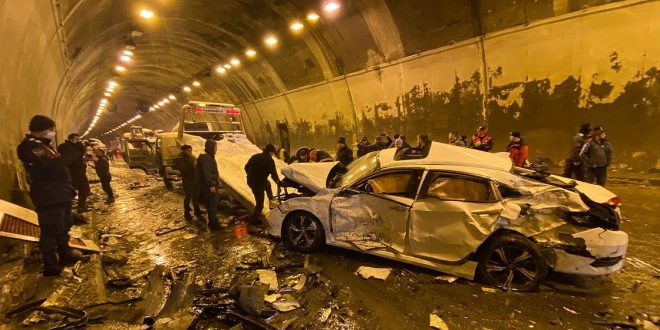 Tünel kazasında bacakları kopan genç hayatını kaybetti