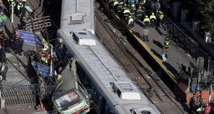 Yük treni raydan çıktı, en az 60 ölü