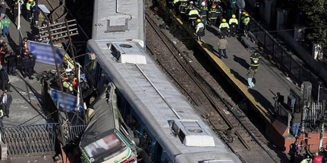 Yük treni raydan çıktı, en az 60 ölü