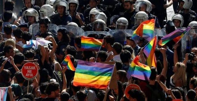 1 Mayıs miting alanına girmek isteyen LGBTİ üyeler zorluk çıkardı