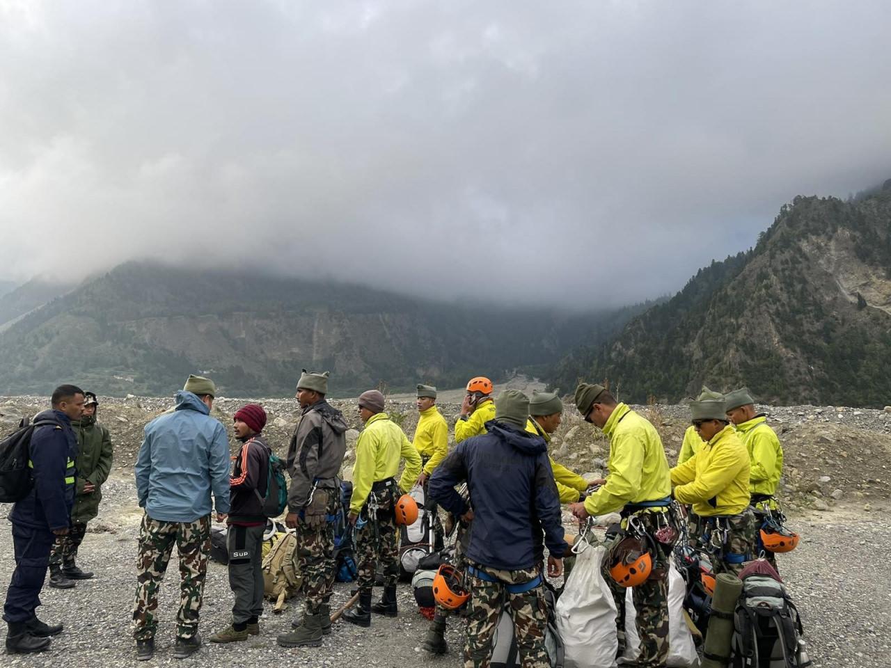 Nepal’de düşen uçağın enkazı ile 14 yolcunun cesedine ulaşıldı