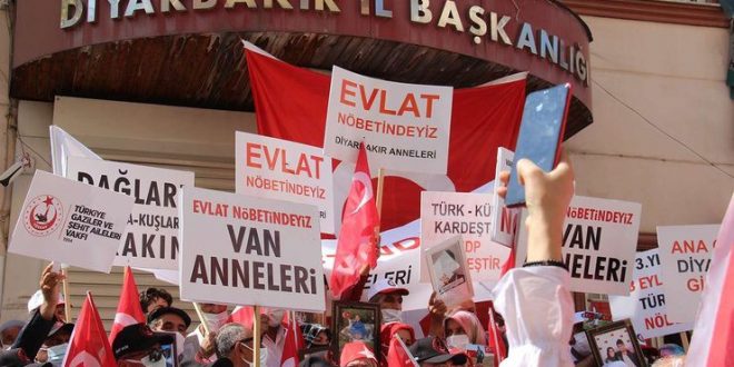 Evlat nöbeti 1001. Gününde! Gözü yaşlı anne HDP'ye seslendi!