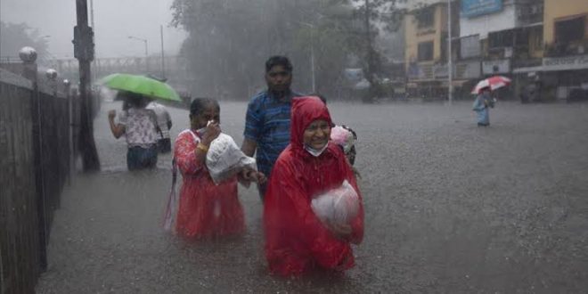 Hindistan ve Bangladeş'te sel afeti yaşanıyor: en az 57 kişi hayatını kaybetti