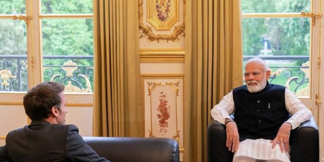 Macron Hindistan Başbakanı'nı Paris'te ağırladı