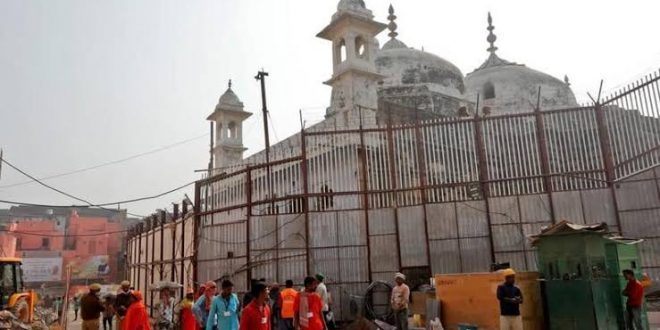 Müslümanların cami etrafında toplanmayı yasaklayan karar bozuldu