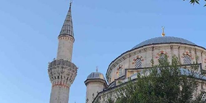 Yine İzmir, yine cami hoparlöründen müzik çalındı