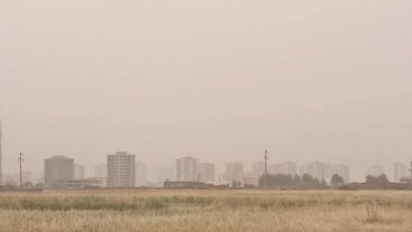 Diyarbakır ve Mardin tozla kaplandı