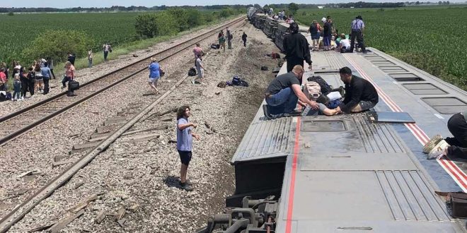 ABD'de tren kazası: 243 yolculu tren raydan çıktı