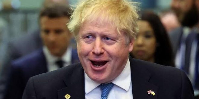 Boris Johnson partisinden desteğini aldı