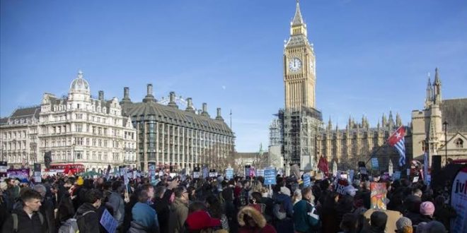 Giderek artan hayat pahalılığı Londra'da protesto edildi