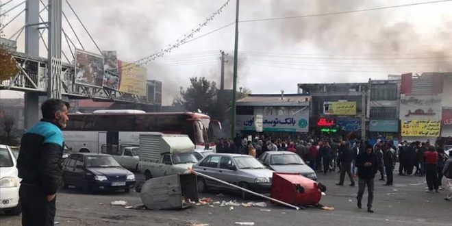 İran'da emekliler sokaklara döküldü