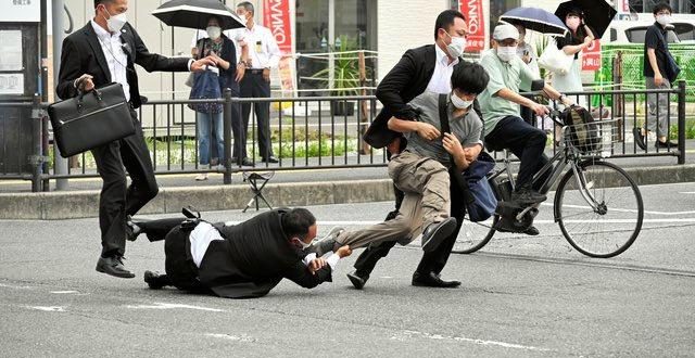 Japonya'da suikast şoku; eski Başbakan Abe öldü