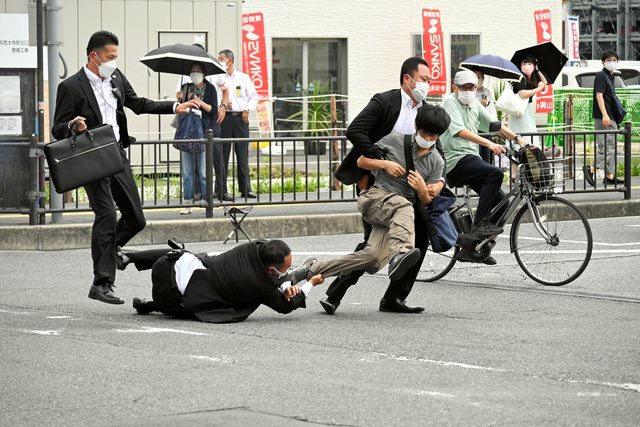 Japonya'da suikast şoku; eski Başbakan Abe öldü