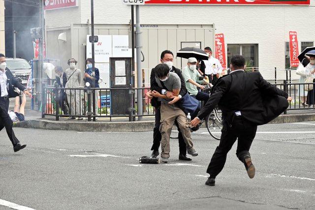 Japonya'da suikast şoku; eski Başbakan Abe öldü