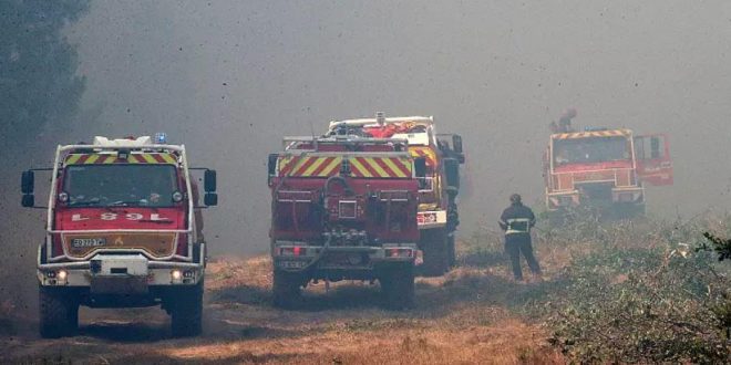 Fransa'daki yangınları gönüllü itfaiyeci çıkarmış